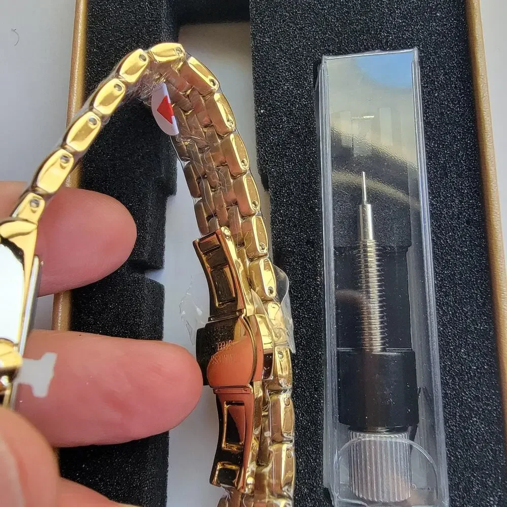 Womens Watch White Dial Gold Tone Stainless Bracelet Dress Quartz Box
